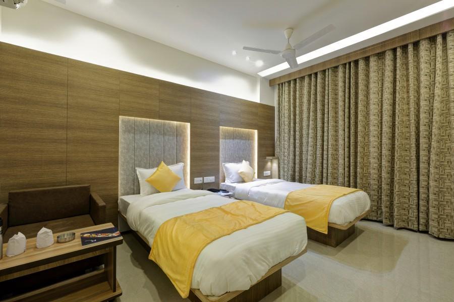 Hotel Luxura Godhra Exterior foto