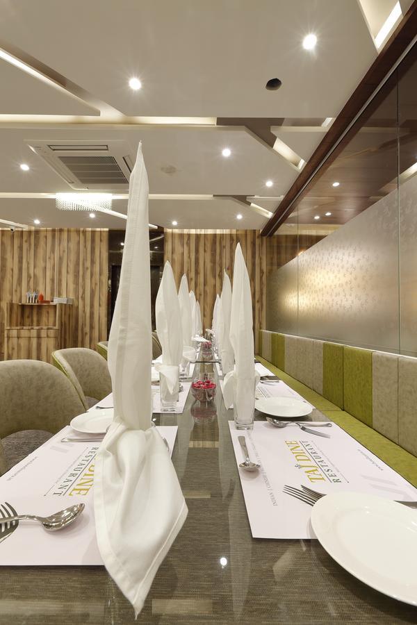 Hotel Luxura Godhra Zimmer foto